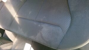 【自動車内装修理】BMW ファブリックシート染み汚れ　シートクリーニング
