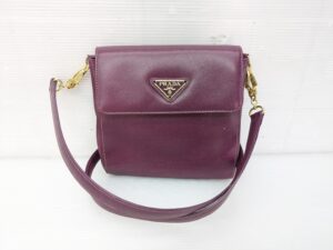 PRADA｜プラダショルダーバッグ カラーチェンジ　紫⇒黒